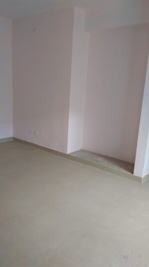 Room in 3 BHK Apartment at Hazratganj – for Sale