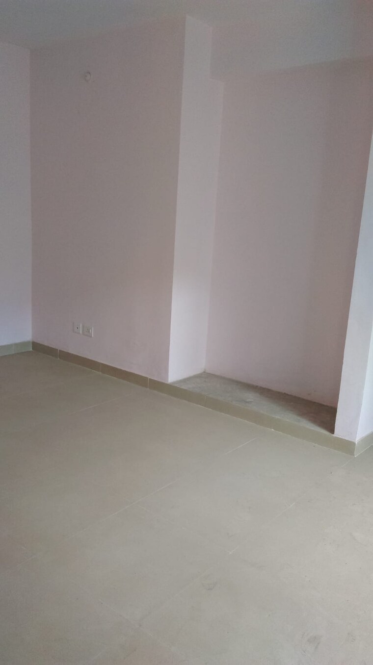 Room, hazratganj 3 Bedroom 1750 Sq.Ft. Apartment In Hazratganj Lucknow 8785833