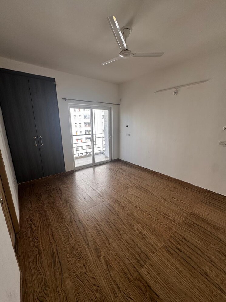 Room, the mall avenue 3 Bedroom 1500 Sq.Ft. Apartment In The Mall Avenue Lucknow 8779878