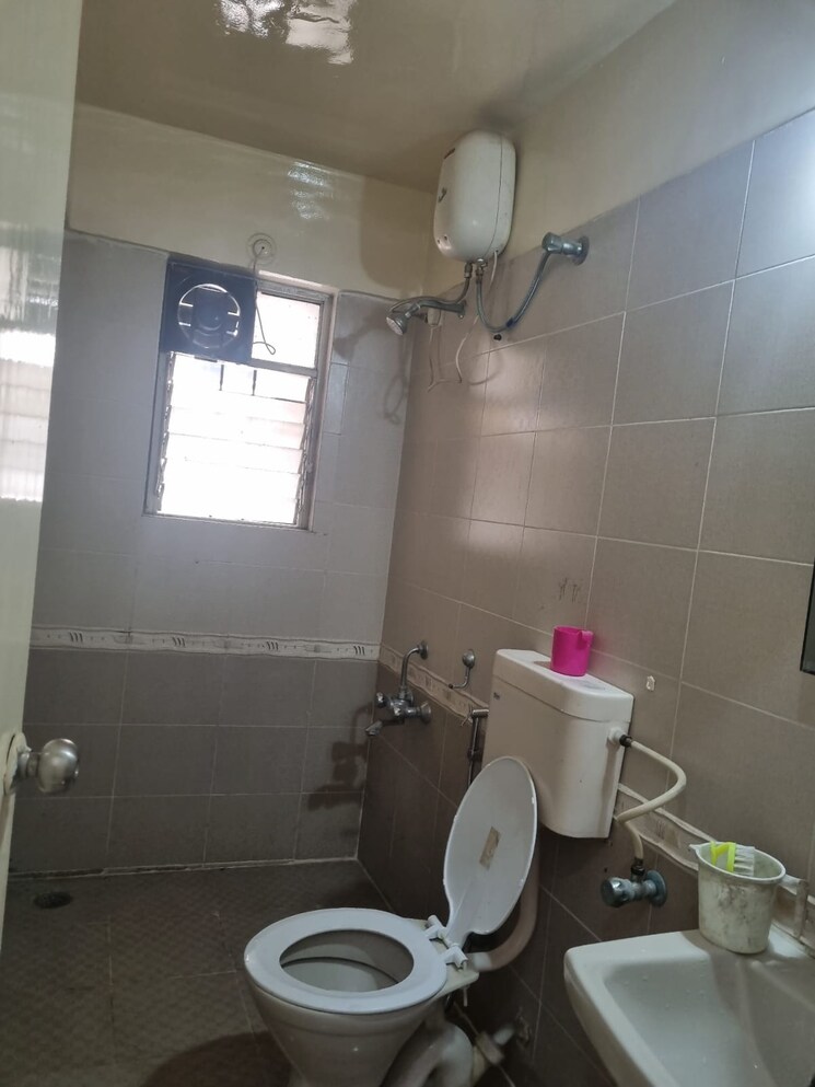 Bathroom, aditya-breeze-park 2 Bedroom 1040 Sq.Ft. Apartment In Balewadi Pune 8785840