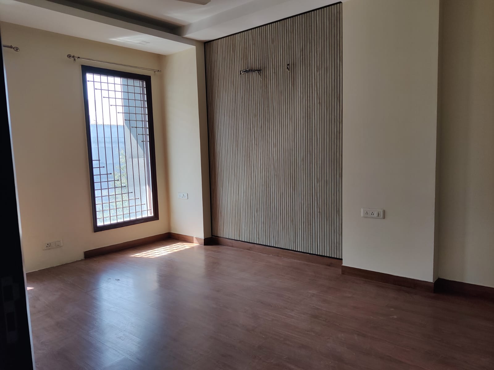 2 BHK Apartment For Rent in Eros Wembley Estate