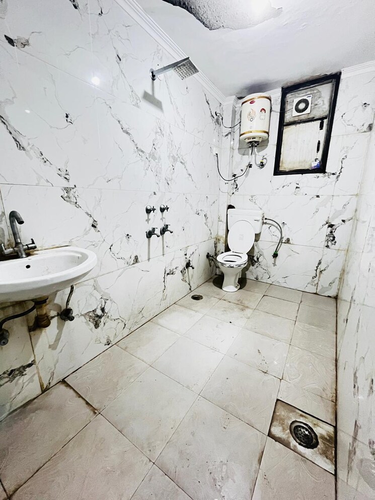 Bathroom, saket 2 Bedroom 850 Sq.Ft. Builder Floor In Saket Delhi 8785884