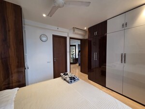 Room in 2.5 BHK Apartment at One Hiranandani Park, Ghodbunder Road – for Sale