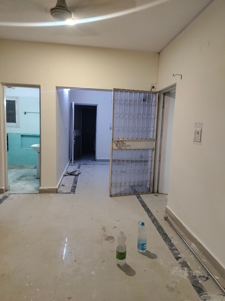 Room, sarita vihar 3 Bedroom 1600 Sq.Ft. Apartment In Sarita Vihar Delhi 8785928