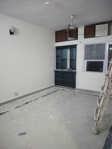 Room in 3 BHK Apartment at Sarita Vihar – for Sale