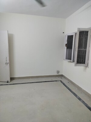Room in 3 BHK Apartment at Sarita Vihar – for Sale