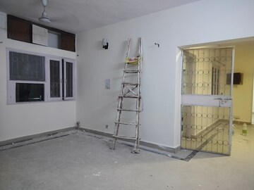 Room in 3 BHK Apartment at Sarita Vihar – for Sale