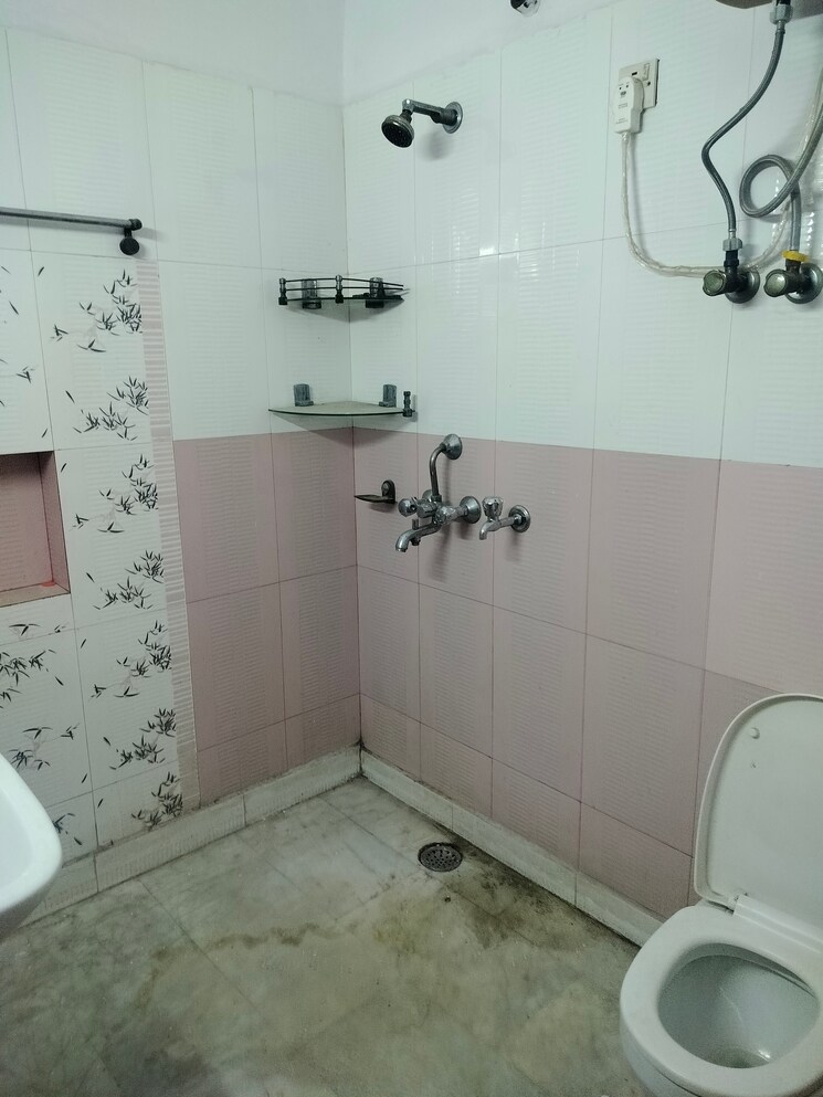 Attached Bathroom, sarita vihar 3 Bedroom 1600 Sq.Ft. Apartment In Sarita Vihar Delhi 8785928