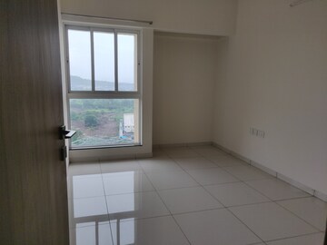 Room in 1 BHK Apartment at Godrej Nirvaan, Themghar – for Rent