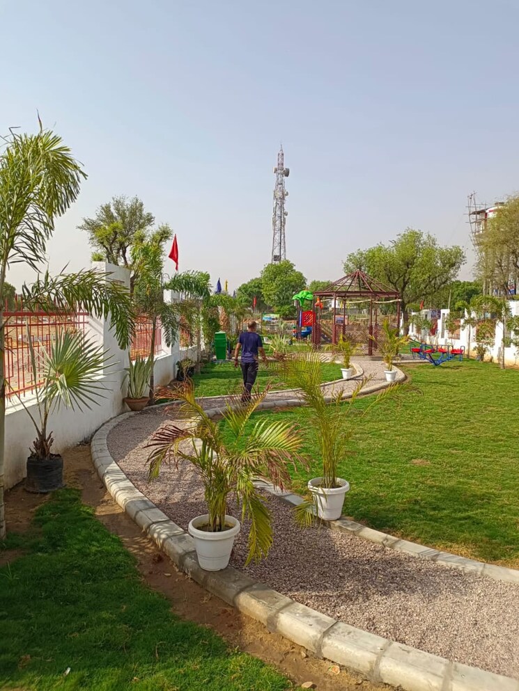 Garden, vatika  156 Sq.Yd. Plot In Vatika Jaipur 8785964