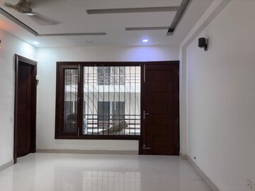 Room in 3 BHK Builder Floor at Palam Vyapar Kendra, Sector 2 – for Rent