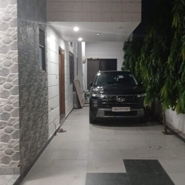 Parking in 2 BHK Independent House at Alpha 1 RWA, Alpha 1 Greater Noida – for Rent