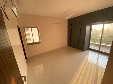 Room in 3 BHK Apartment at Frontline Seven, Kokapet – for Rent