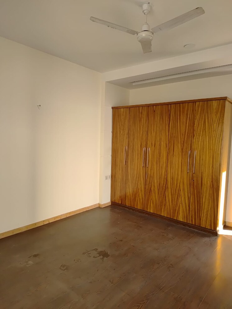 Room, uppal-southend 5 Bedroom 5500 Sq.Ft. Villa In Sector 49 Gurgaon 8786041