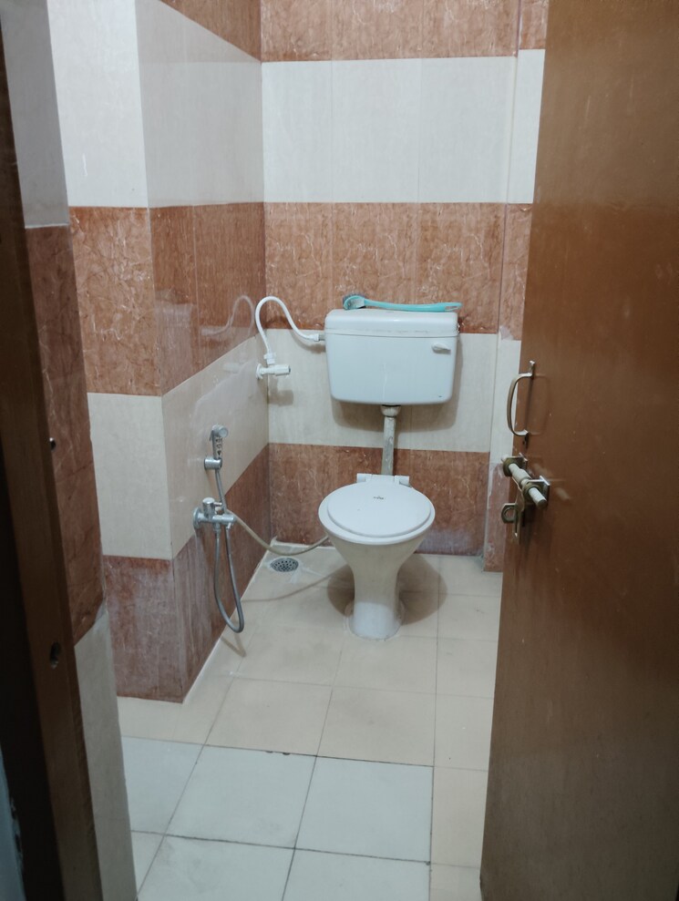 Bathroom, jankipuram extension 2 Bedroom 1400 Sq.Ft. Independent House In Jankipuram Extension Lucknow 8786075