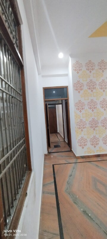 Room in 3.5 BHK Apartment at Kursi Road – for Rent