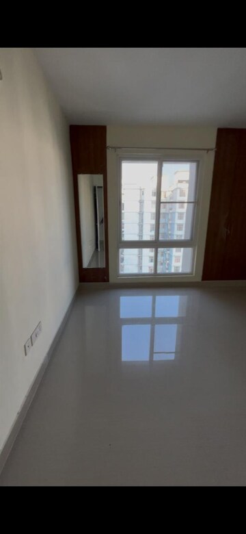 Room in 3.5 BHK Apartment at Kursi Road – for Rent