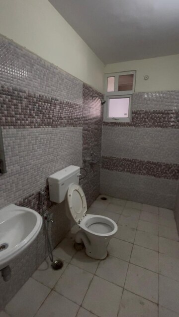 Bathroom in 3.5 BHK Apartment at Kursi Road – for Rent