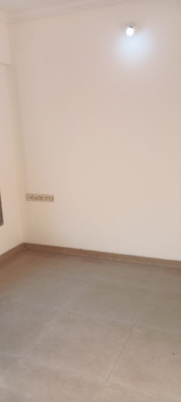 Room in 2 BHK Apartment at Kukreja Residency, Chembur – for Rent
