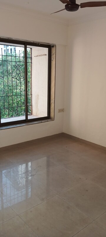 Room in 2 BHK Apartment at Kukreja Residency, Chembur – for Rent