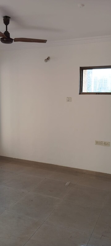 Room in 2 BHK Apartment at Kukreja Residency, Chembur – for Rent