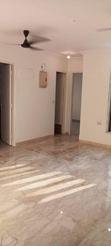 Room in 2 BHK Apartment at Kukreja Residency, Chembur – for Rent