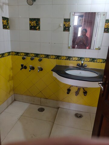 Master Bedroom in 3 BHK Independent House at RWA Apartments Sector 41, Sector 41 – for Rent