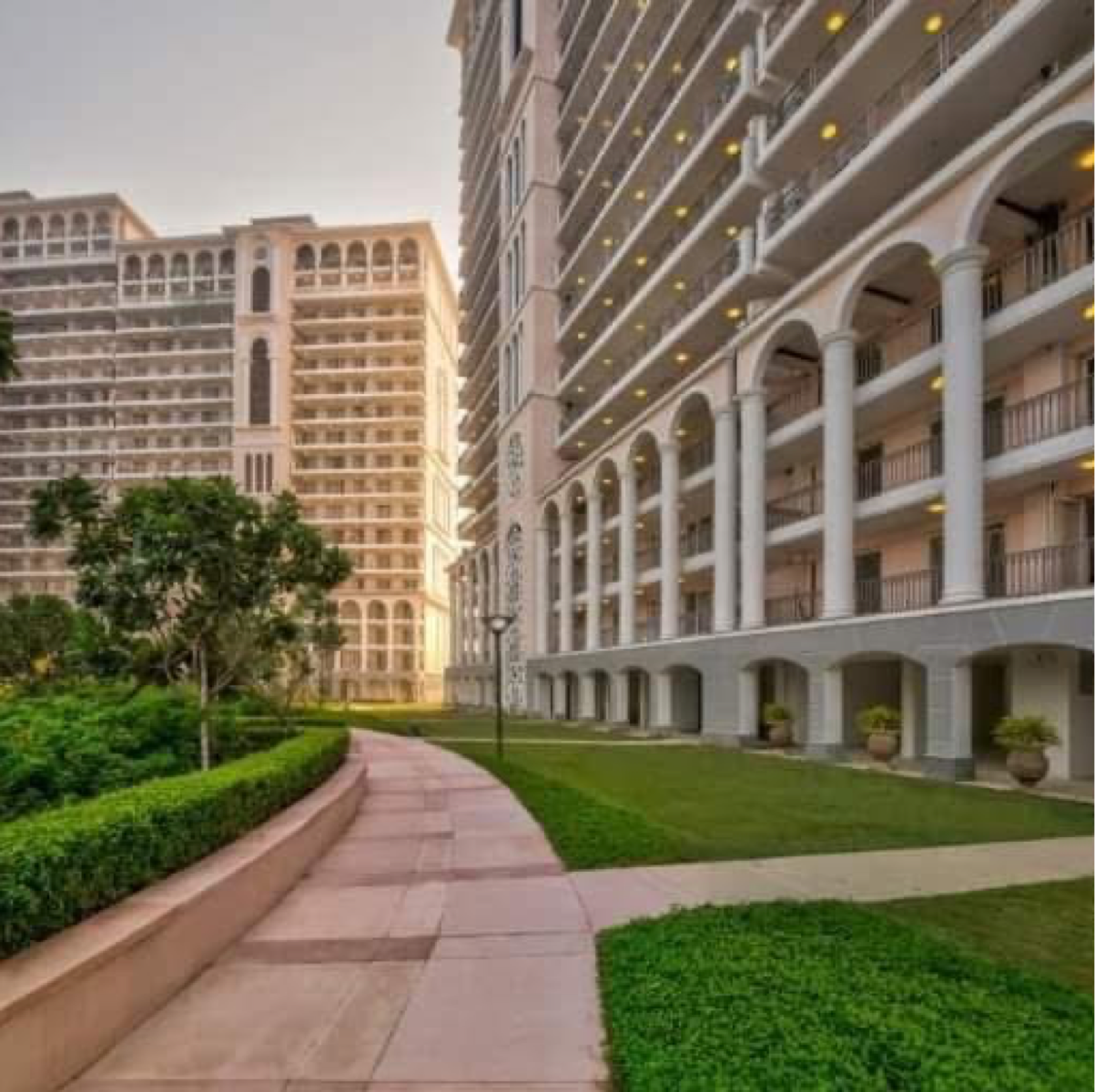 3 BHK 1931 Sq.Ft. Apartment in DLF The Skycourt