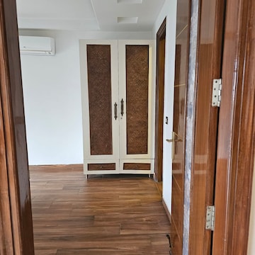 Room in 3 BHK Builder Floor at Ansal Sushant Lok I, Sector 43 – for Sale