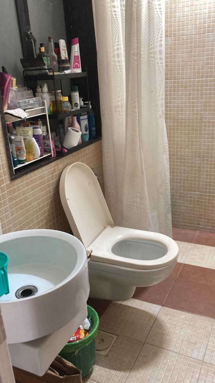 Bathroom, ashish-swapnalok-towers 3 Bedroom 1500 Sq.Ft. Apartment In Goregaon East Mumbai 8786340