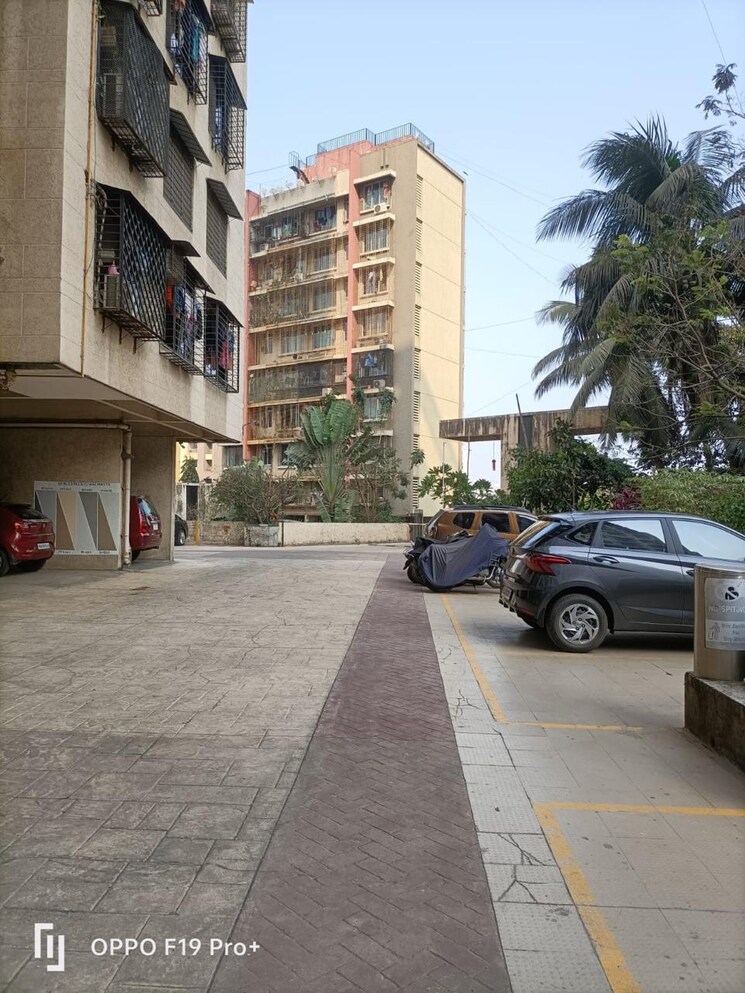  Parking, ashish-swapnalok-towers 3 Bedroom 1500 Sq.Ft. Apartment In Goregaon East Mumbai 8786340