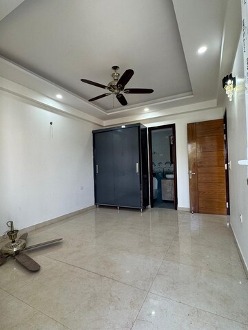Room in 3 BHK Builder Floor at Palam Vihar – for Sale