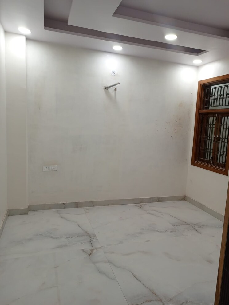 Room, burari 4 Bedroom 155 Sq.Yd. Builder Floor In Burari Delhi 8786374