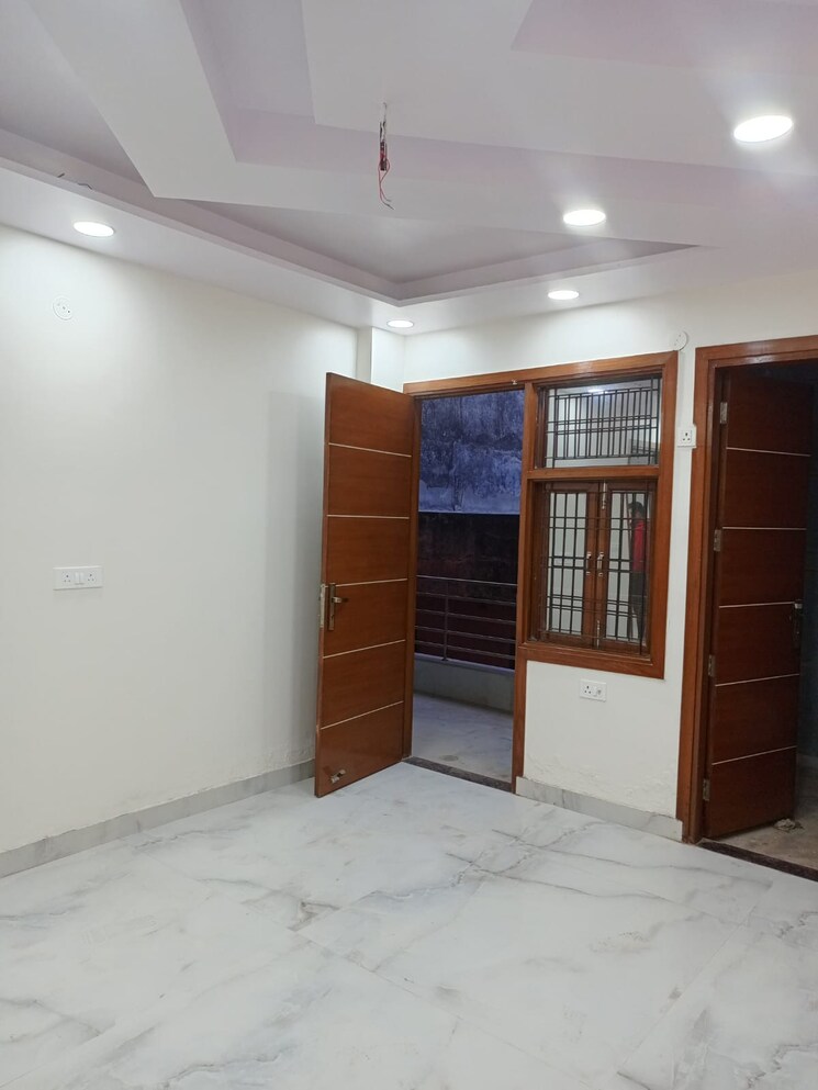 Room, burari 4 Bedroom 155 Sq.Yd. Builder Floor In Burari Delhi 8786374