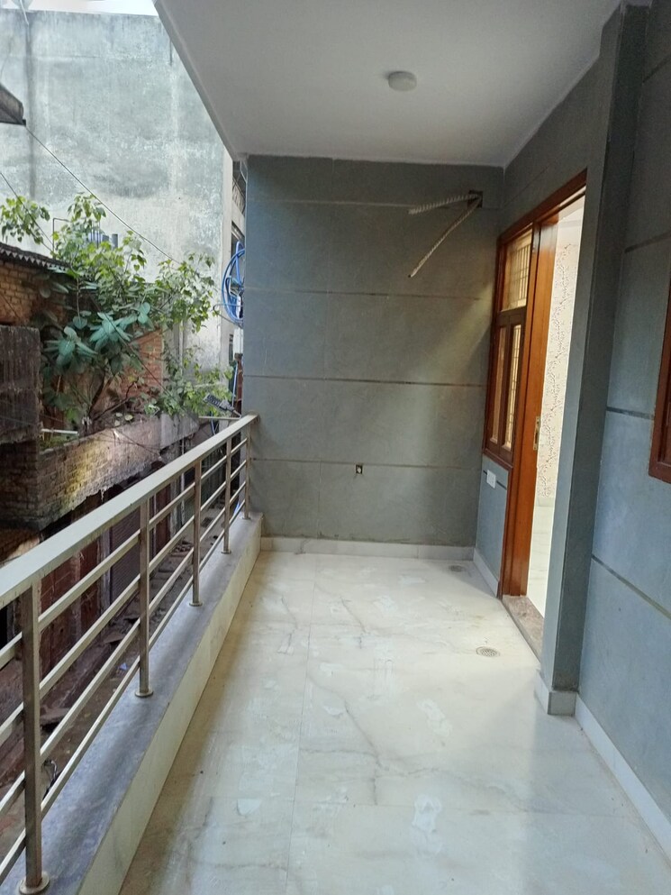 Balcony, burari 4 Bedroom 155 Sq.Yd. Builder Floor In Burari Delhi 8786374