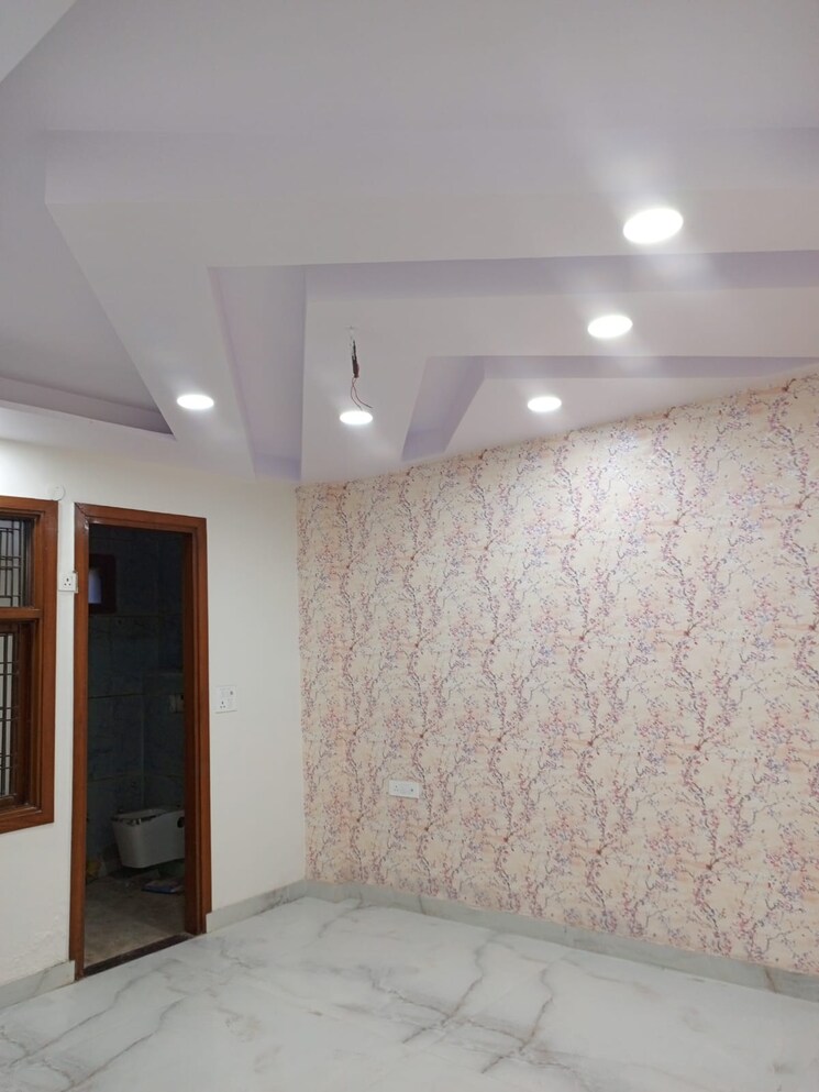 Room, burari 4 Bedroom 155 Sq.Yd. Builder Floor In Burari Delhi 8786374