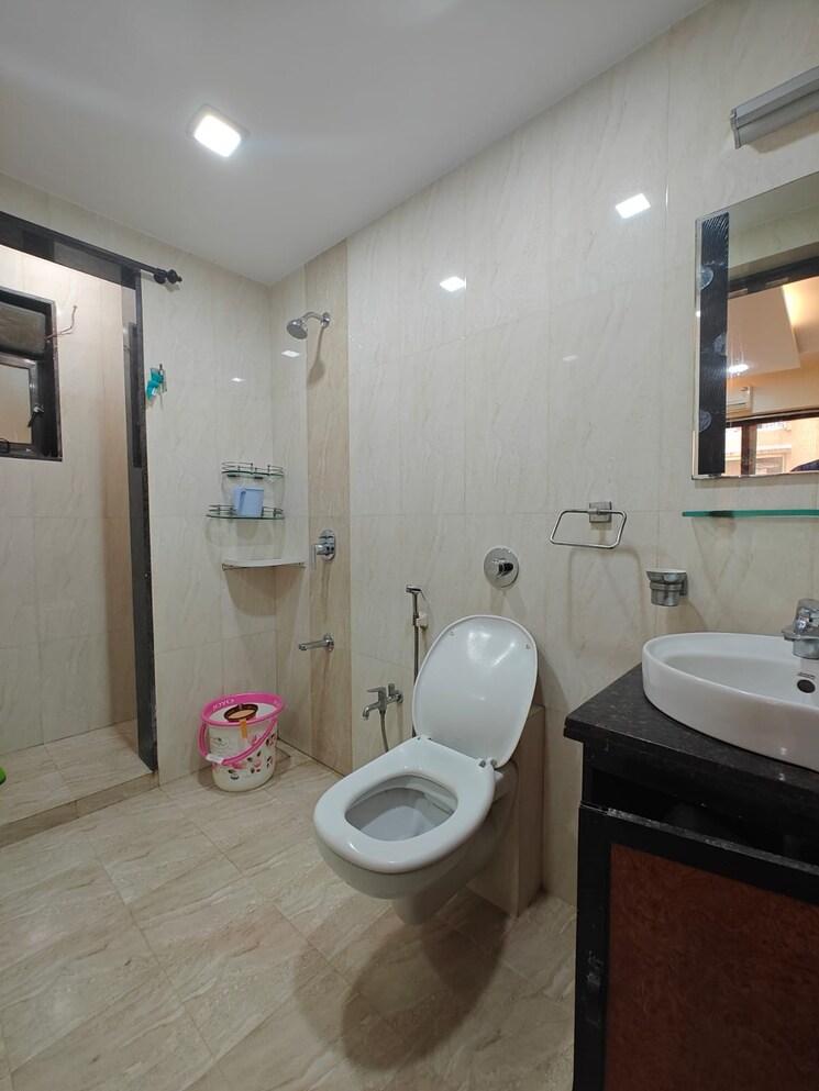 Bathroom, tulsi-meadows 3 Bedroom 2000 Sq.Ft. Apartment In Chembur Mumbai 8786370