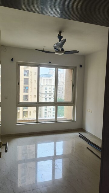 Room in 3 BHK Apartment at Hiranandani Estate, Ghodbunder Road – for Rent