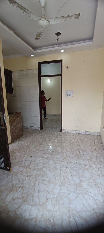 Room in 1.5 BHK Builder Floor at Ashok Nagar – for Rent
