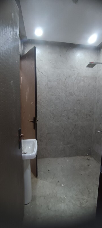 Bathroom in 3.5 BHK Builder Floor at Meenakshi Garden – for Sale