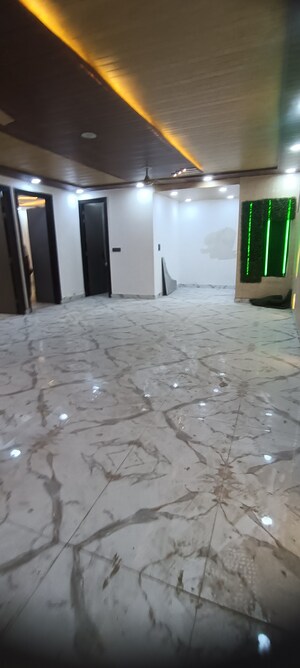 Building Lobby in 3.5 BHK Builder Floor at Meenakshi Garden – for Sale