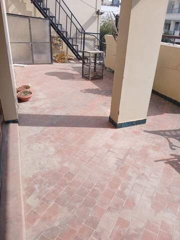 Room in 2 BHK Builder Floor at Sector 8 – for Rent