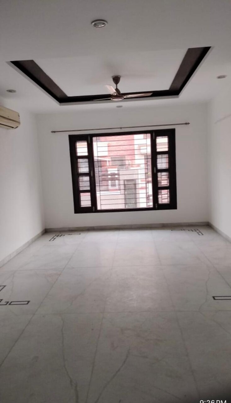Room, sector 15 3 Bedroom 3000 Sq.Ft. Builder Floor In Sector 15 Chandigarh 8786474