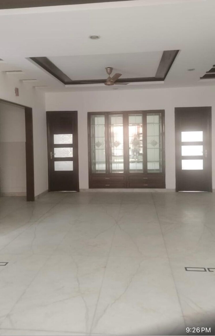 Room, sector 15 3 Bedroom 3000 Sq.Ft. Builder Floor In Sector 15 Chandigarh 8786474