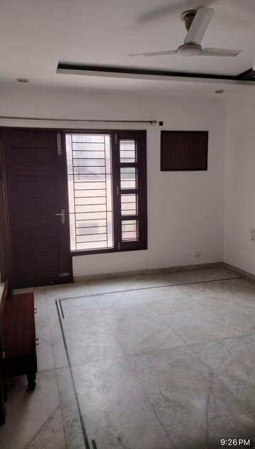 Room in 3 BHK Builder Floor at Sector 15 – for Rent