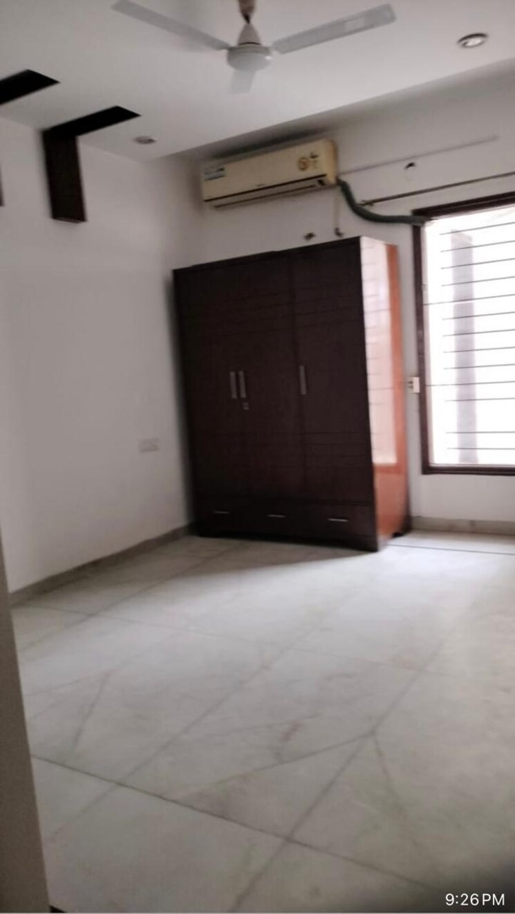 Room, sector 15 3 Bedroom 3000 Sq.Ft. Builder Floor In Sector 15 Chandigarh 8786474