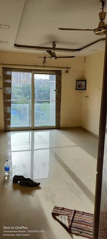 Room in 3 BHK Apartment at Om Heights Dadar, Dadar West – for Rent