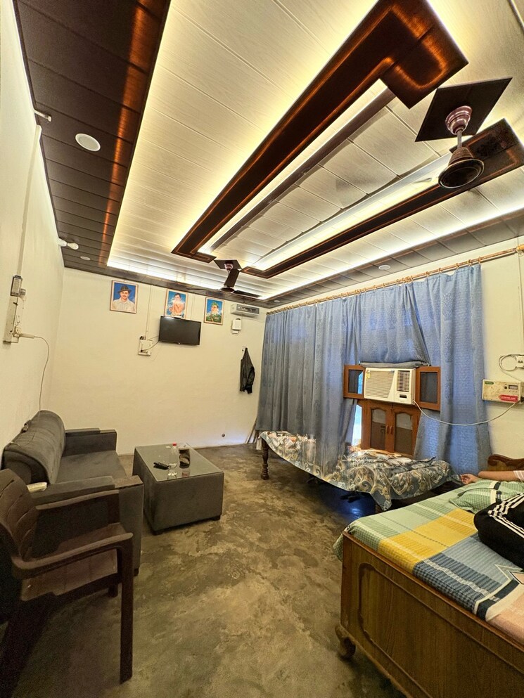 Living Room, grain market palwal 6+ Bedroom 200 Sq.Yd. Independent House In Grain Market Palwal Palwal 8786445