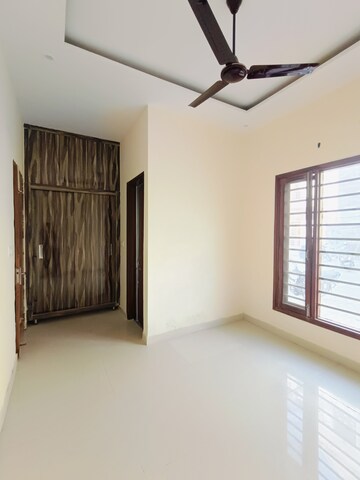 Room in 3 BHK Apartment at Sunny Enclave – for Rent