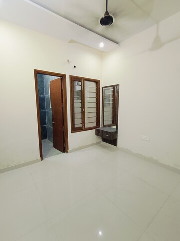 Room in 3 BHK Apartment at Sunny Enclave – for Rent